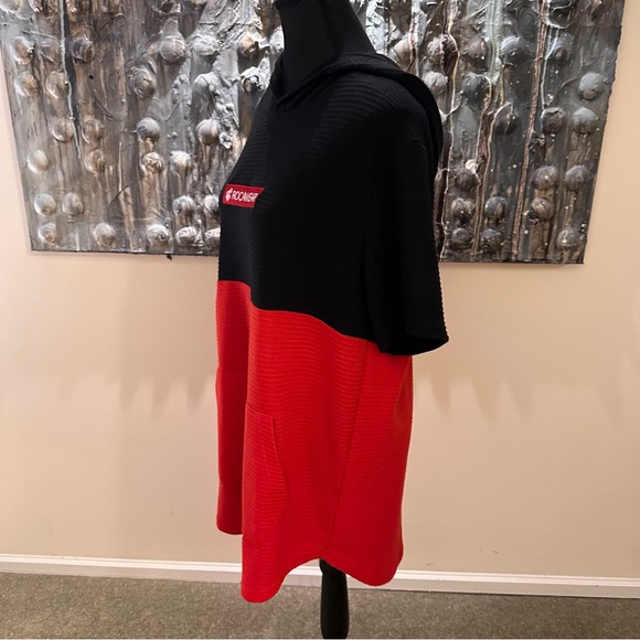 ⭐️ Rocawear Med Black and Red Hoodie - Picture 3 of 6